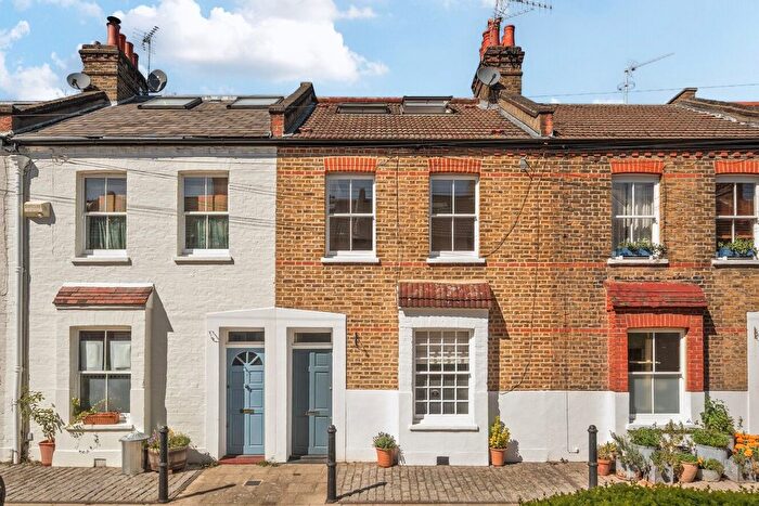 2 Bedroom Flat For Sale In Quill Lane, Putney, London, SW15