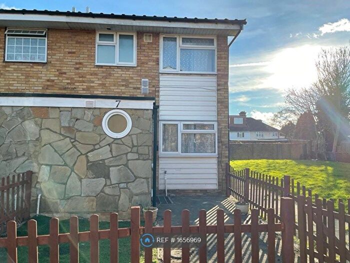 3 Bedroom Terraced House To Rent In Beechcroft Close, Hounslow, TW5