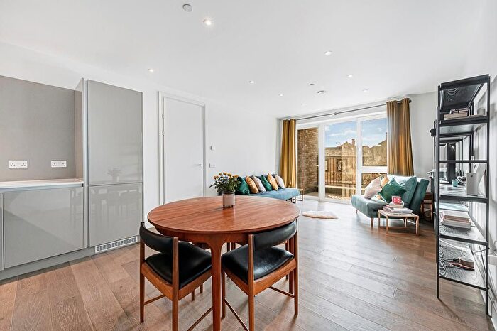 1 Bedroom Flat For Sale In Factory Yard, Hanwell, London, W7