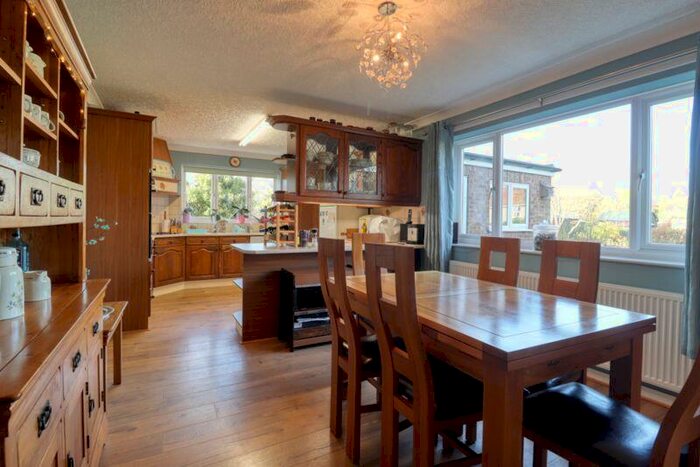 3 Bedroom Detached House For Sale In Cross Lane, Alkborough, DN15