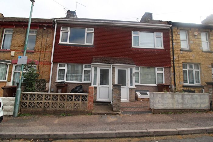 3 Bedroom Terraced House To Rent In Jeyes Road, Gillingham, Kent, ME7