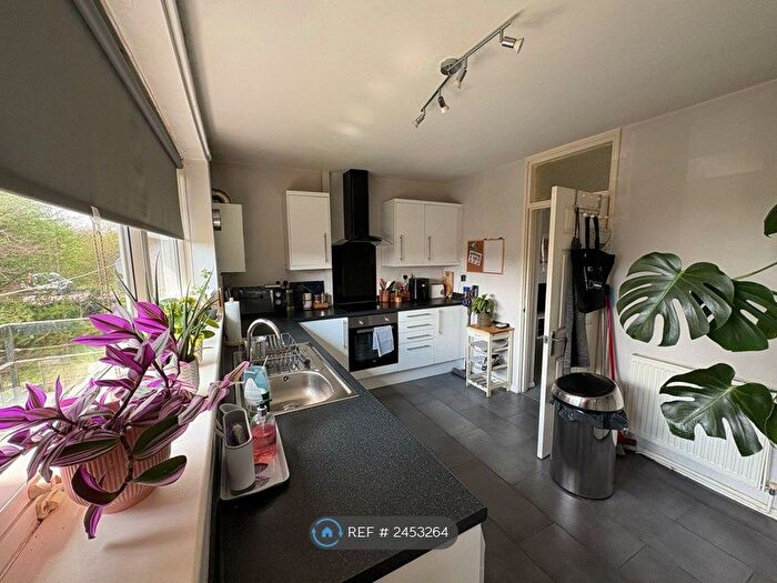 2 Bedroom Flat To Rent In Town Lane, Rotherham, S61