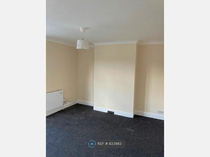 2 Bedroom Flat To Rent In Crescent Road, Brentwood, CM14