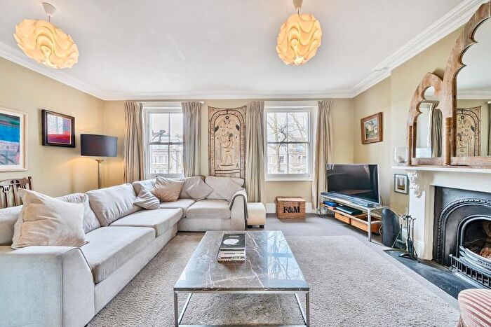 3 Bedroom Flat To Rent In Cambridge Gardens, North Kensington, London, W10