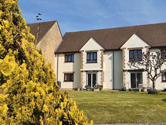 2 Bedroom Flat For Sale In King Edmund Court, Gillingham, SP8