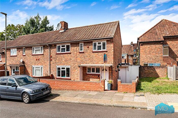 3 Bedroom End Of Terrace House For Sale In Moat Crescent, London, N3