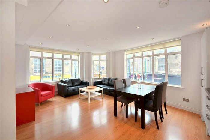 3 Bedroom Apartment To Rent In Bacon Street, Shoreditch, London, E1