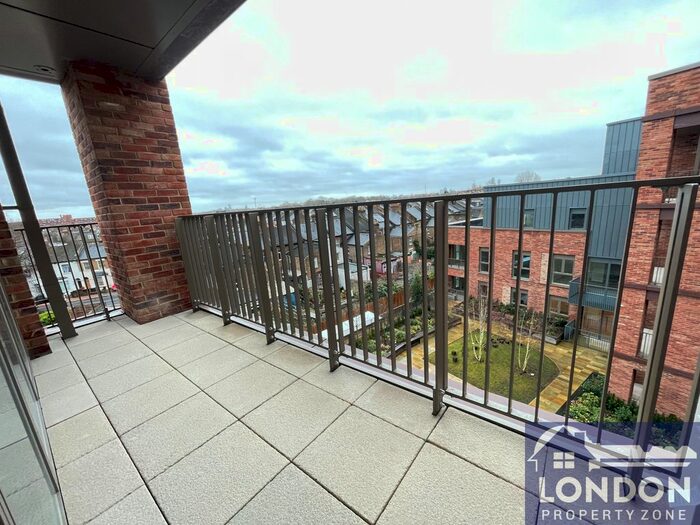2 Bedroom Flat To Rent In Mary Neuner Road, Wood Green, N8