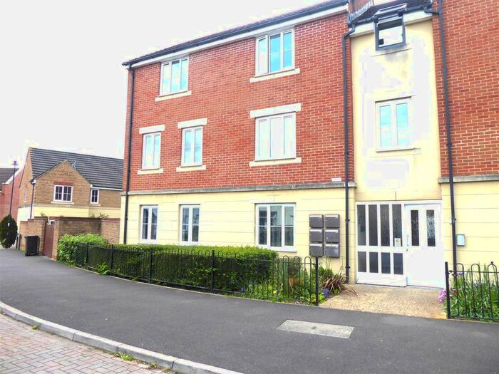 2 Bedroom Flat To Rent In Otter Springs, Gillingham, SP8