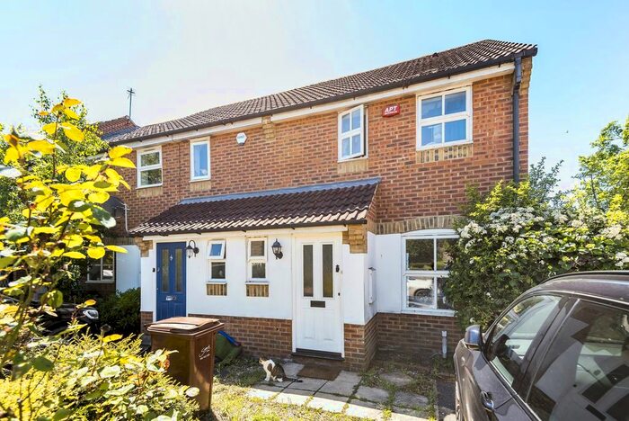 3 Bedroom Semi-Detached House To Rent In Abbotswood Road, London, SE22