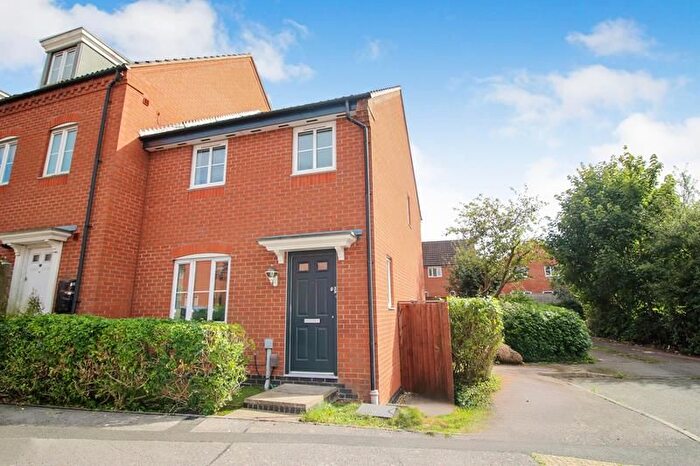 3 Bedroom Semi-Detached House To Rent In Maye Dicks Road, Rushden, NN10