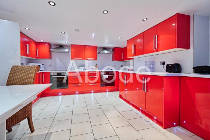 10 Bedroom House To Rent In Kirkstall Lane, Headingley, Leeds, LS6