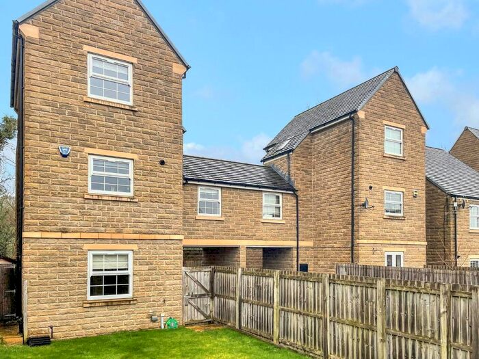 4 Bedroom Town House To Rent In Riverside Walk, Otley, LS21