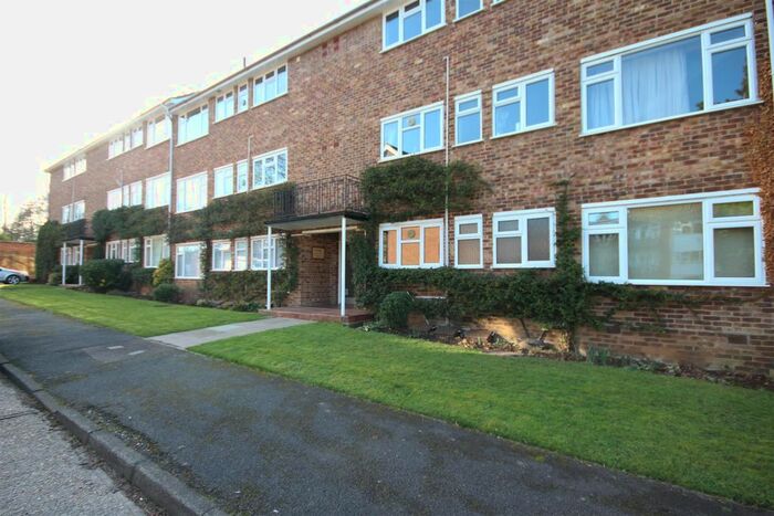 2 Bedroom Flat To Rent In Lindfield Gardens, Guildford, GU1
