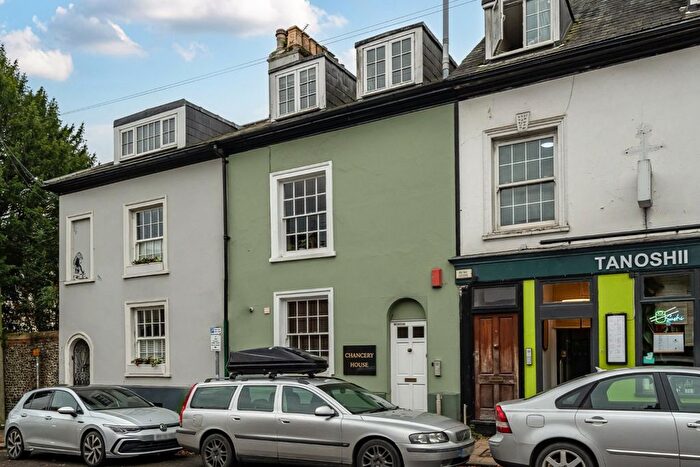 2 Bedroom Flat For Sale In Upper High Street, Winchester, Hampshire, SO23