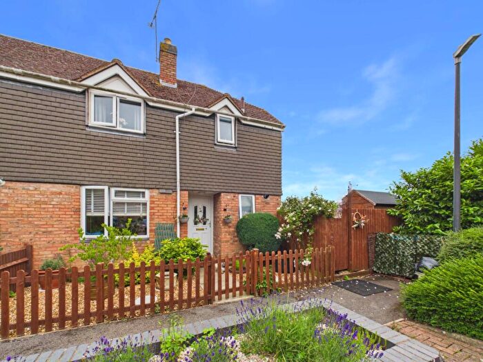 3 Bedroom End Of Terrace House For Sale In Warmstone Close, Waddesdon, HP18