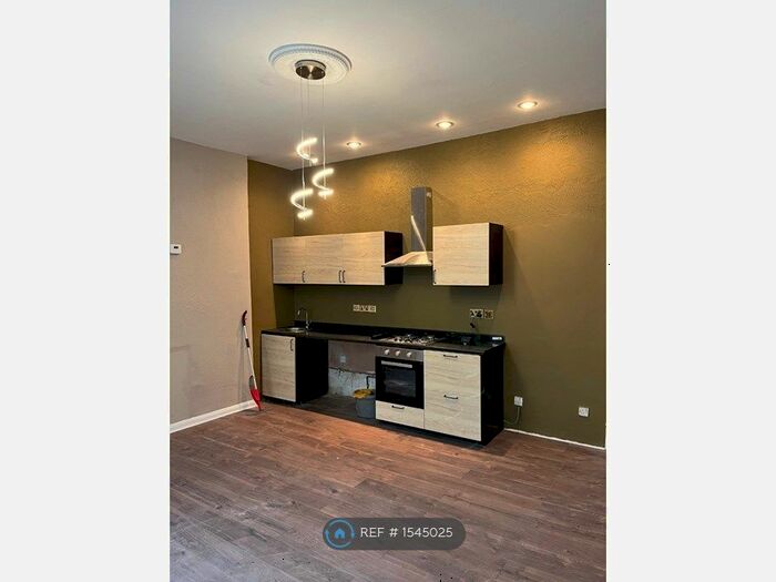 2 Bedroom Flat To Rent In Tetherdown, London, N10