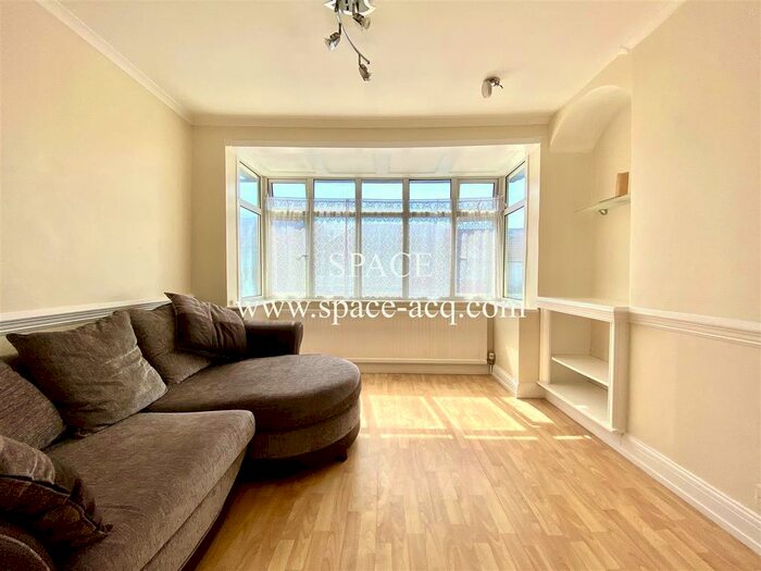 1 Bedroom Flat To Rent In Dudley Gardens, Harrow, HA2