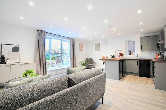 1 Bedroom Flat To Rent In Mitford Road, Fallowfield, Manchester, M14