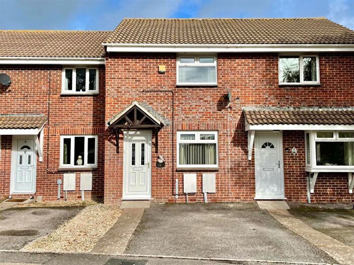 2 Bedroom End Of Terrace House For Sale In Larkspur Close, Weymouth, DT4