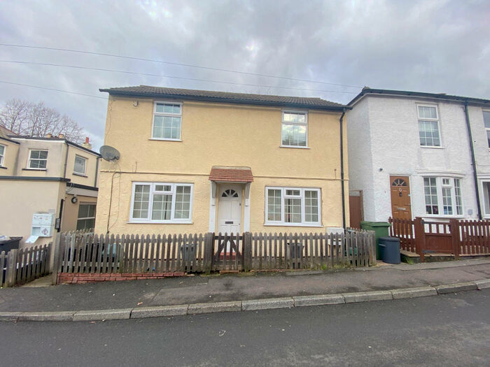 2 Bedroom Cottage To Rent In Albert Road, St Mary's Cray, BR5