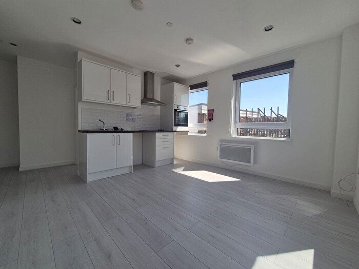 2 Bedroom Flat To Rent In Priest Street, Cradley Heath, B64