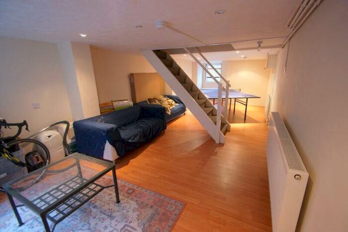 4 Bedroom Terraced House To Rent In Burchett Terrace, Woodhouse, Leeds, LS6