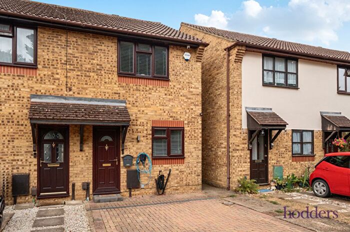 2 Bedroom End Of Terrace House For Sale In Corderoy Place, Chertsey, Surrey, KT16