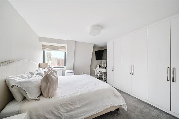 2 Bedroom Apartment For Sale In The Broadway, Stanmore, HA7