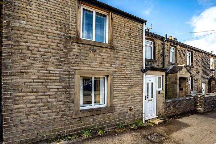 3 Bedroom Terraced House To Rent In New Hey Road, Outlane, Huddersfield, HD3
