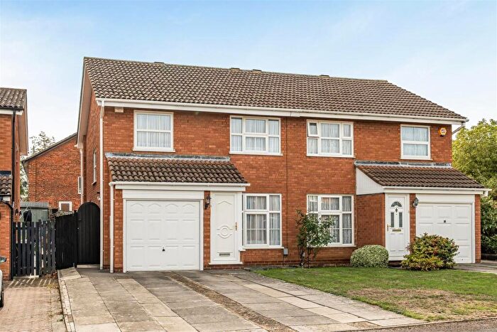 3 Bedroom Semi-Detached House For Sale In Chelmer Close, Bedford, MK41