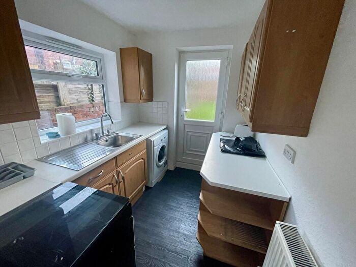 2 Bedroom House To Rent In Dockin Hill Road, Doncaster, DN1