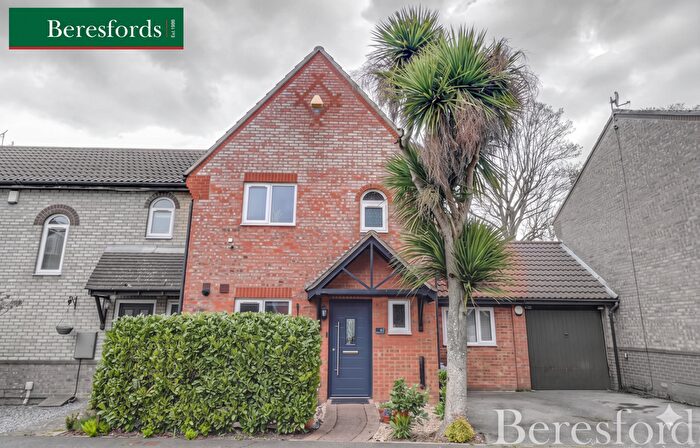 4 Bedroom Semi-Detached House For Sale In Cleves Avenue, Brentwood, CM14