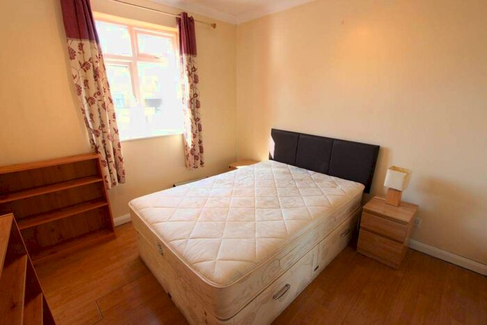 1 Bedroom Flat To Rent In High Road, London, N20