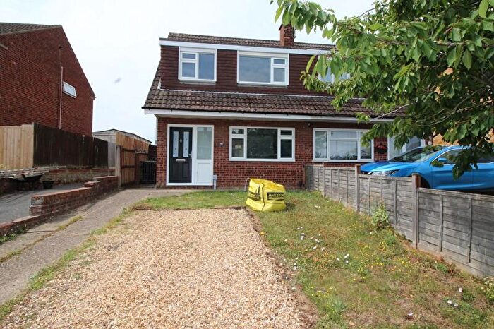 3 Bedroom Semi-Detached Bungalow To Rent In Grangeway, Rushden, NN10