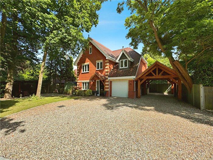 4 Bedroom Detached House For Sale In Warren Road, Woodley, Reading, RG5