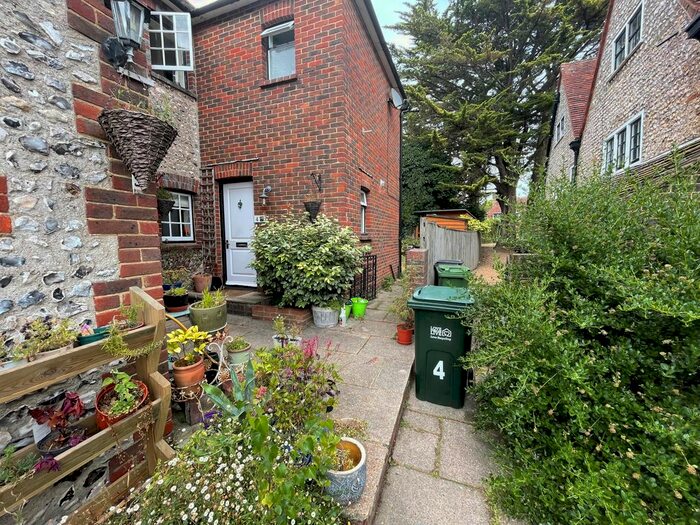 2 Bedroom Cottage To Rent In Wish Hill, Eastbourne, BN20