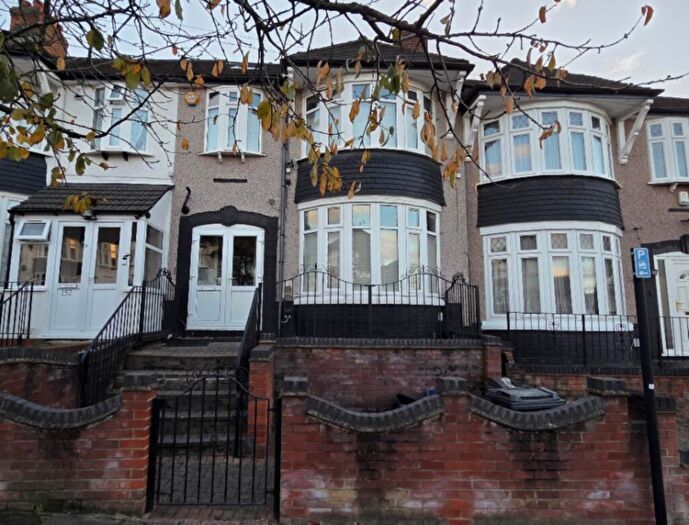 5 Bedroom Terraced House To Rent In Stradbroke Grove, Ilford, IG5