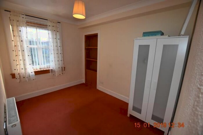 1 Bedroom Flat To Rent In South Inch Place, Perth, PH2