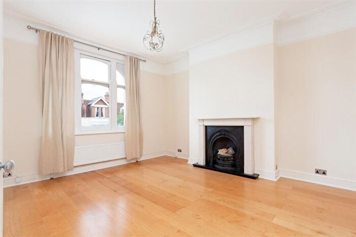 2 Bedroom Apartment To Rent In Honeybourne Road, West Hampstead, NW6