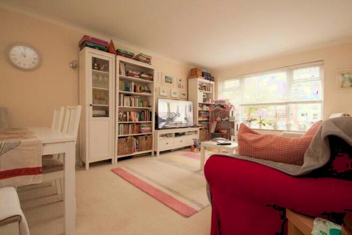 2 Bedroom Apartment To Rent In High Road, London, N20