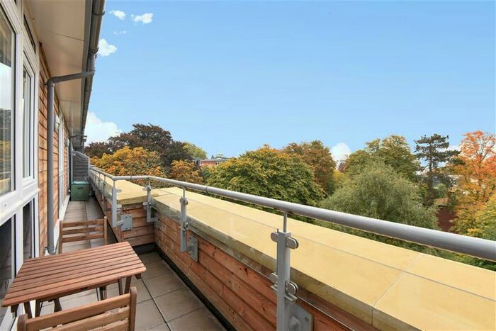 2 Bedroom Flat To Rent In James Weld Close, Southampton, SO15