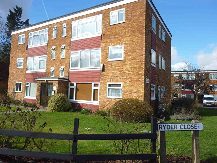 2 Bedroom Flat To Rent In Coldharbour Lane, Bushey, WD23