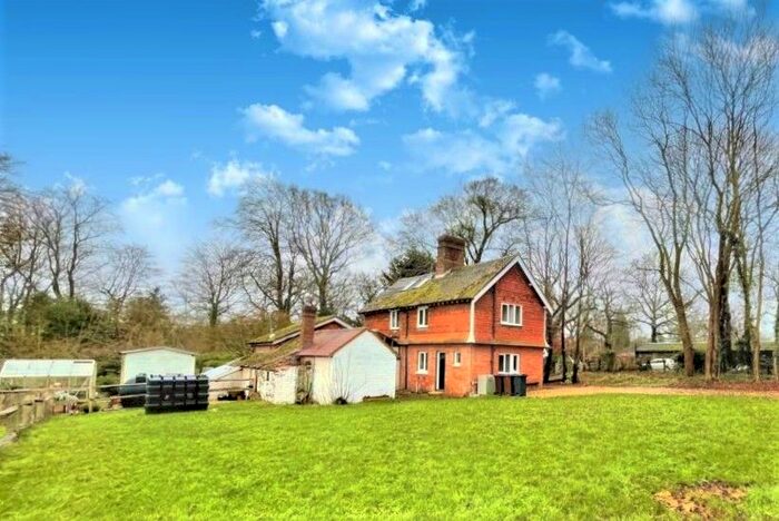 3 Bedroom Semi-Detached House To Rent In Mill Cottages, Dunnings Road, East Grinstead, RH19