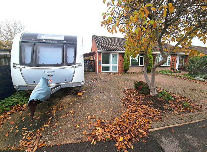 2 Bedroom Semi-Detached Bungalow For Sale In Fosters Lane, Woodley, RG5
