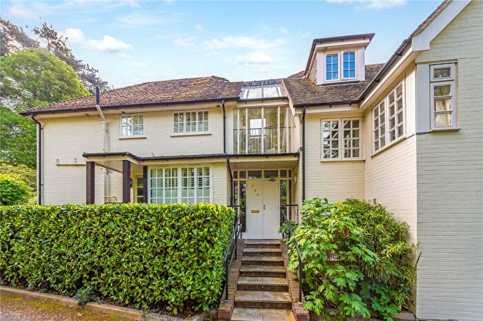 2 Bedroom Apartment For Sale In Royal Winchester Mews, Chilbolton Avenue, Winchester, SO22