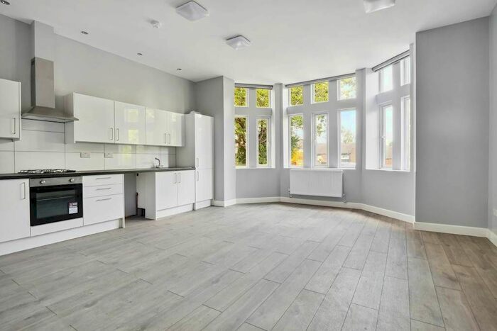 3 Bedroom Flat To Rent In Westwood Hill, South London, Sydenham, SE26