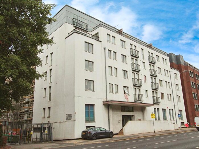 2 Bedroom Flat For Sale In Queens Road, Reading, Reading, RG1
