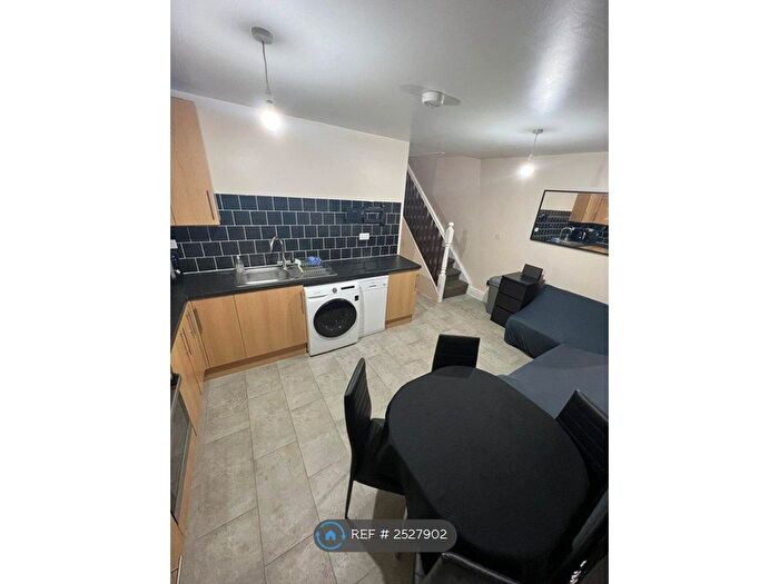 4 Bedroom Flat To Rent In Wren House, London, E3