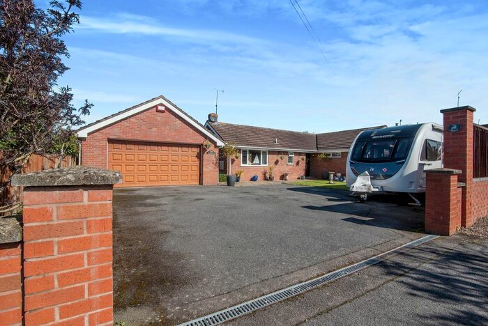 3 Bedroom Bungalow For Sale In O'keys Lane, Fernhill Heath, Worcester, Worcestershire, WR3